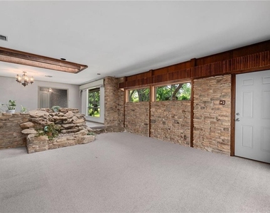 610 Lancelot Way - Photo Thumbnail 10