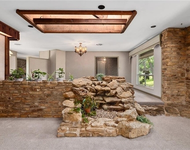 610 Lancelot Way - Photo Thumbnail 12