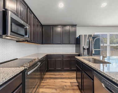 3906 Crockett Ave - Photo Thumbnail 8