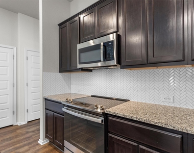 3906 Crockett Ave - Photo Thumbnail 9
