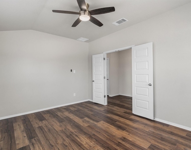 3906 Crockett Ave - Photo Thumbnail 4