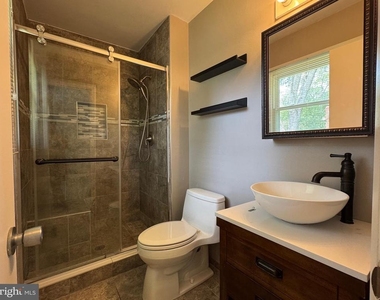 1717 Fallsway Drive - Photo Thumbnail 12