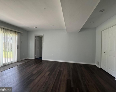 1717 Fallsway Drive - Photo Thumbnail 8