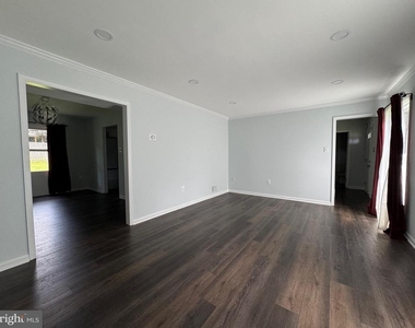 1717 Fallsway Drive - Photo Thumbnail 4