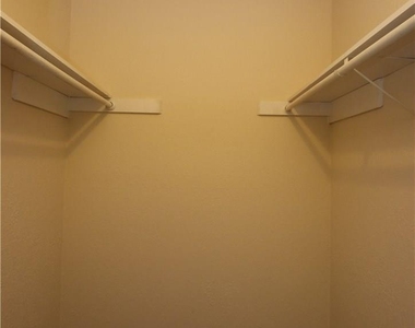 7017 Crosswood Dr - Photo Thumbnail 11