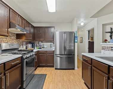 1000 Christopher Dr - Photo Thumbnail 11