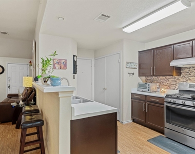 1000 Christopher Dr - Photo Thumbnail 9