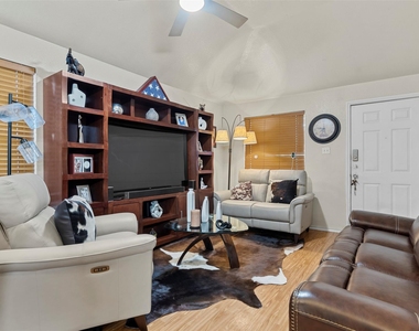 1000 Christopher Dr - Photo Thumbnail 4