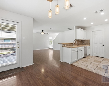 1506 Fort Lloyd Pl - Photo Thumbnail 7