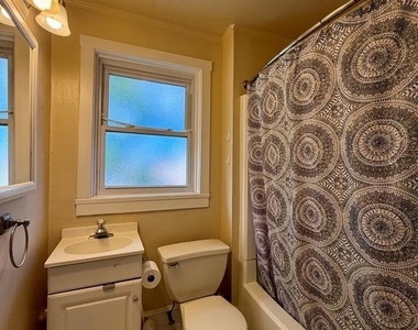 2105 Gilles Street - Photo Thumbnail 12