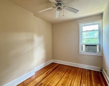 2105 Gilles Street - Photo Thumbnail 15