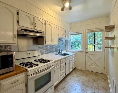 2105 Gilles Street - Photo Thumbnail 7