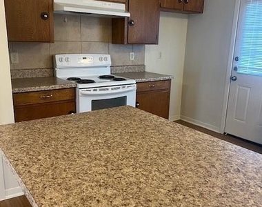 812 Ranch Rd - Photo Thumbnail 5