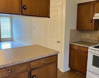812 Ranch Rd - Photo Thumbnail 12