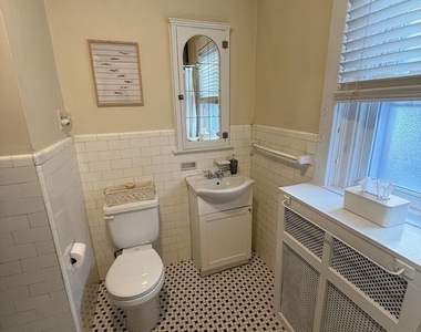 2103 N Franklin Street - Photo Thumbnail 3