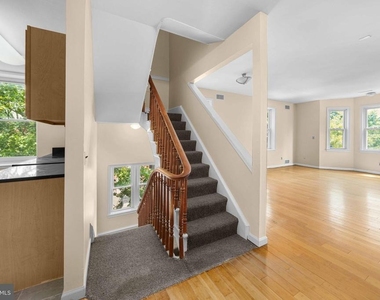 1016 Kirk Avenue - Photo Thumbnail 7