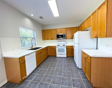 6400 La Carman Ln - Photo Thumbnail 5