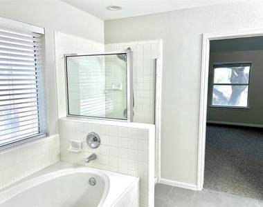 6400 La Carman Ln - Photo Thumbnail 14