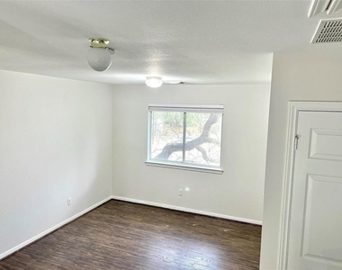 6400 La Carman Ln - Photo Thumbnail 16