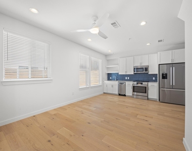 2200 Mcfly St - Photo Thumbnail 8