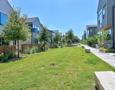 2200 Mcfly St - Photo Thumbnail 24