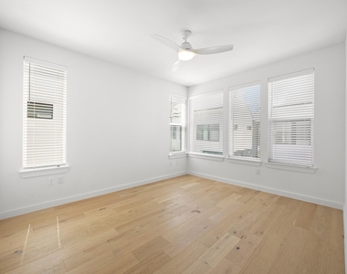 2200 Mcfly St - Photo Thumbnail 14