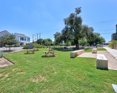 2200 Mcfly St - Photo Thumbnail 21