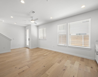 2200 Mcfly St - Photo Thumbnail 11