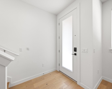 2200 Mcfly St - Photo Thumbnail 6