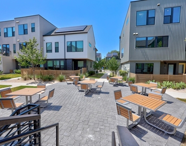 2200 Mcfly St - Photo Thumbnail 25