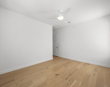 2200 Mcfly St - Photo Thumbnail 16