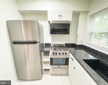 2807 4th Street Ne - Photo Thumbnail 2