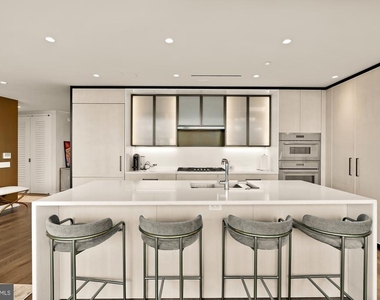 601 Wharf Street Sw - Photo Thumbnail 5
