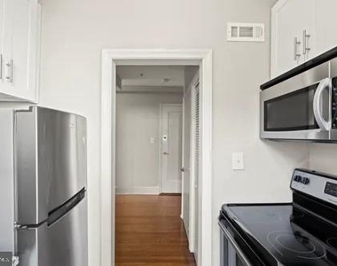 3742 12th Street Ne - Photo Thumbnail 3