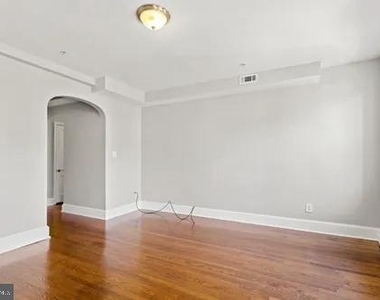 3742 12th Street Ne - Photo Thumbnail 2