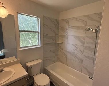 2324 Friarcreek Loop - Photo Thumbnail 4