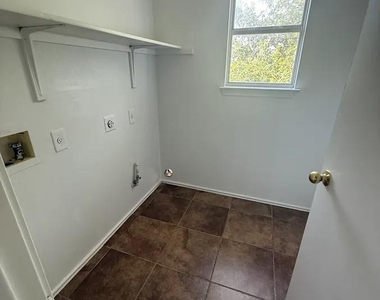 2324 Friarcreek Loop - Photo Thumbnail 5