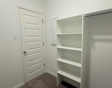 176 Hornet St - Photo Thumbnail 12