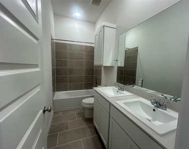 176 Hornet St - Photo Thumbnail 18