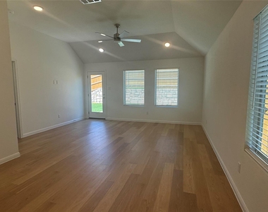 176 Hornet St - Photo Thumbnail 7