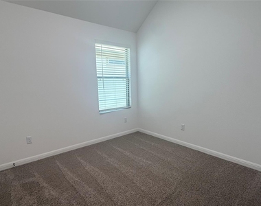 176 Hornet St - Photo Thumbnail 16