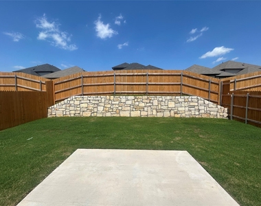 176 Hornet St - Photo Thumbnail 19