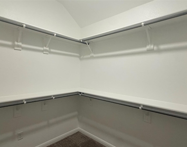 176 Hornet St - Photo Thumbnail 13