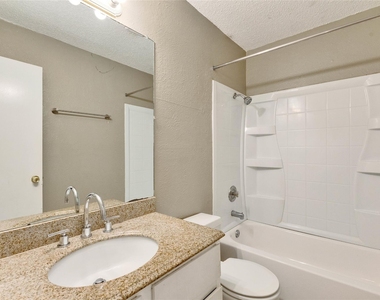 10801 Lanshire Dr - Photo Thumbnail 12