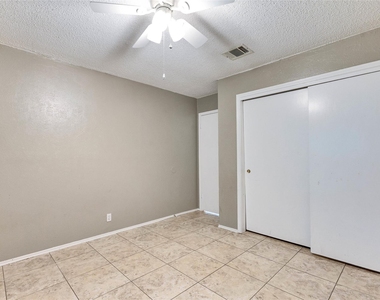 10801 Lanshire Dr - Photo Thumbnail 11
