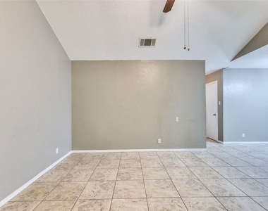 10801 Lanshire Dr - Photo Thumbnail 3