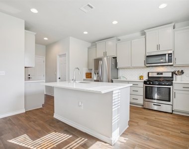 1913 Jacey Way - Photo Thumbnail 7