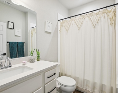 1913 Jacey Way - Photo Thumbnail 11