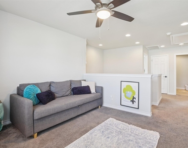 1913 Jacey Way - Photo Thumbnail 13