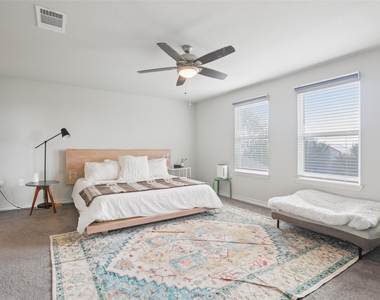 1913 Jacey Way - Photo Thumbnail 20